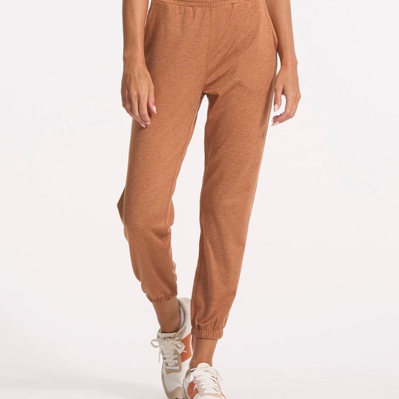 Vuori Pants - 💎EUC💎 Vuori Women’s Boyfriend Jogger - Palo Santo